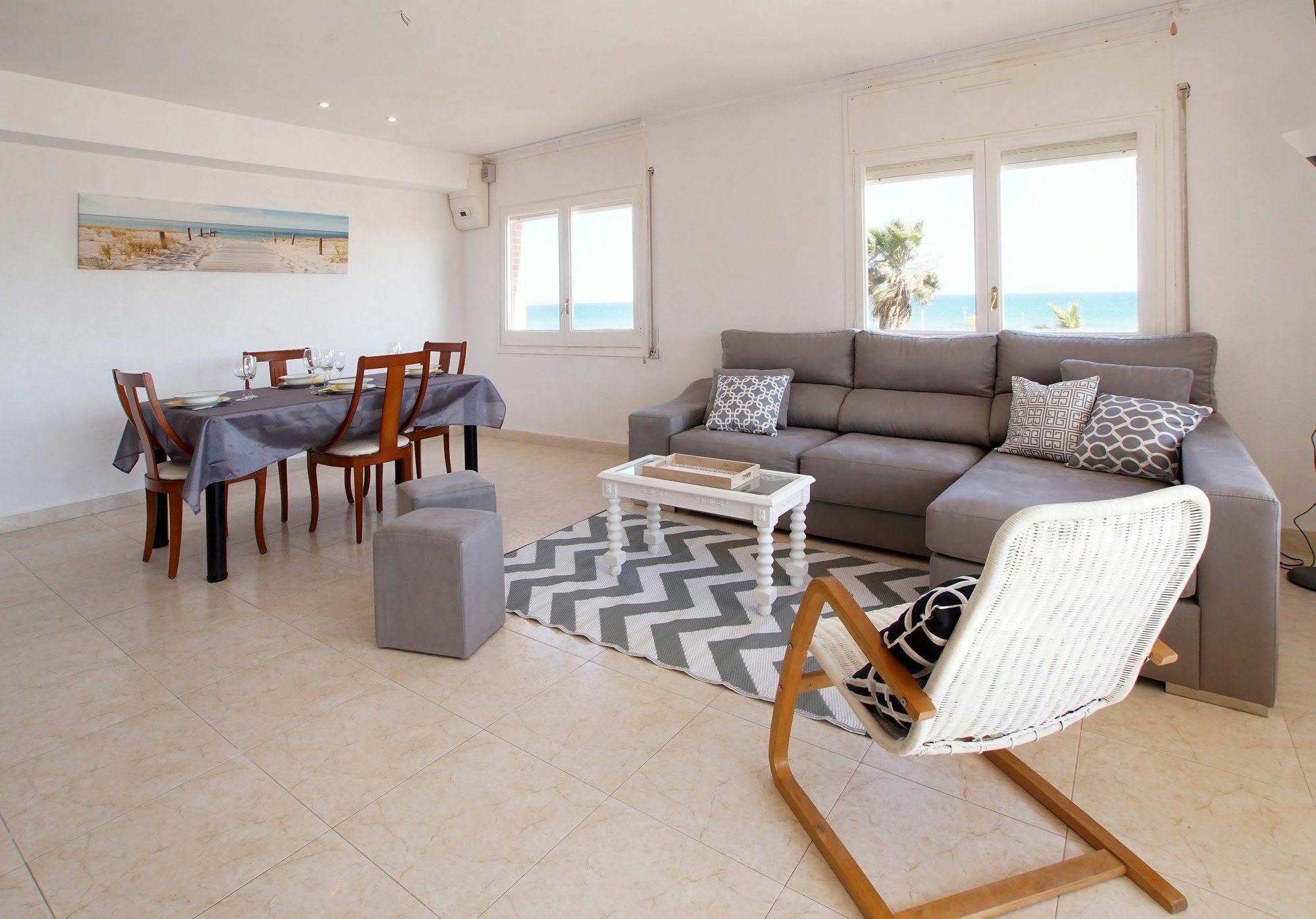Calaluz Be My Guest Castelldefels Apartment Екстериор снимка