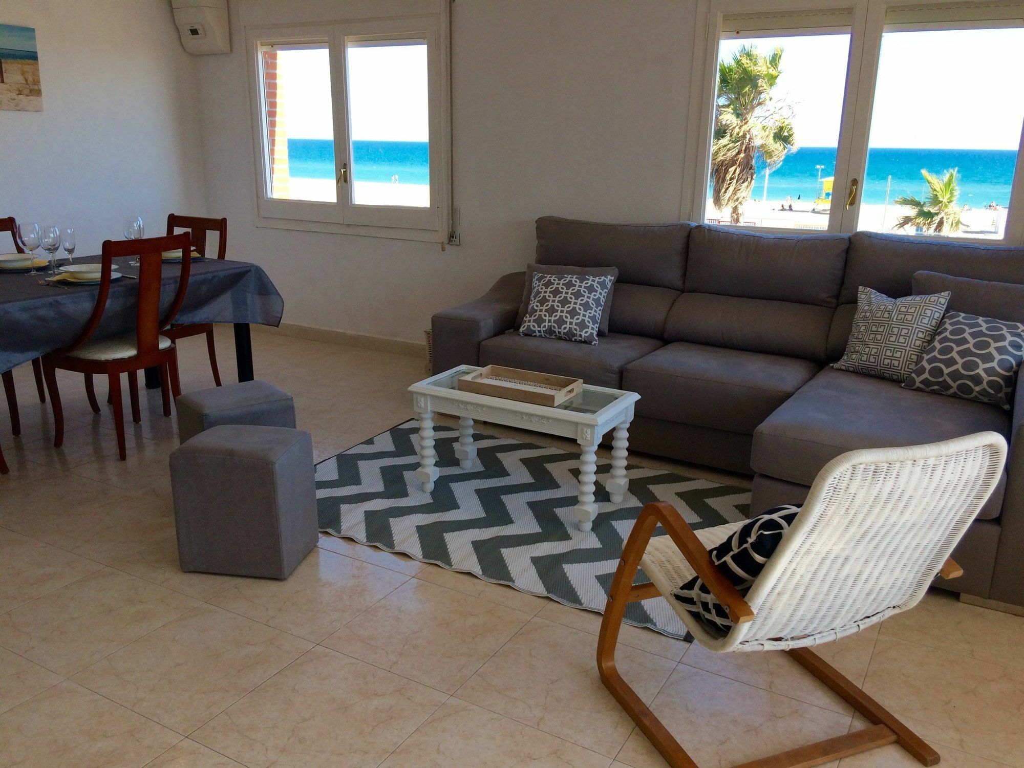 Calaluz Be My Guest Castelldefels Apartment Екстериор снимка